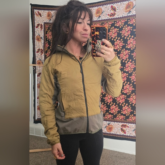 Mountain Hardware Kor Strata Climbing hooded jacket - Picture 4 of 9